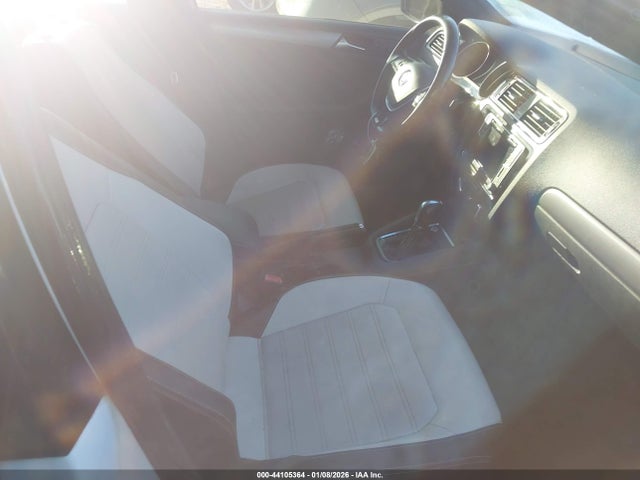 44105364 :رقم المزاد ، 3VWD17AJ1GM399472 vin ، 2016 Volkswagen Jetta 1.8t Sport مزاد بيع