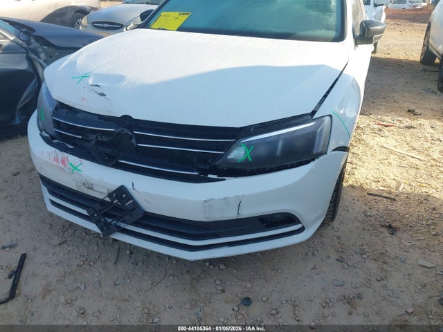 44105364 :رقم المزاد ، 3VWD17AJ1GM399472 vin ، 2016 Volkswagen Jetta 1.8t Sport مزاد بيع