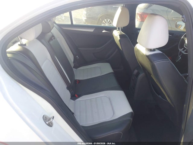 44105364 :رقم المزاد ، 3VWD17AJ1GM399472 vin ، 2016 Volkswagen Jetta 1.8t Sport مزاد بيع