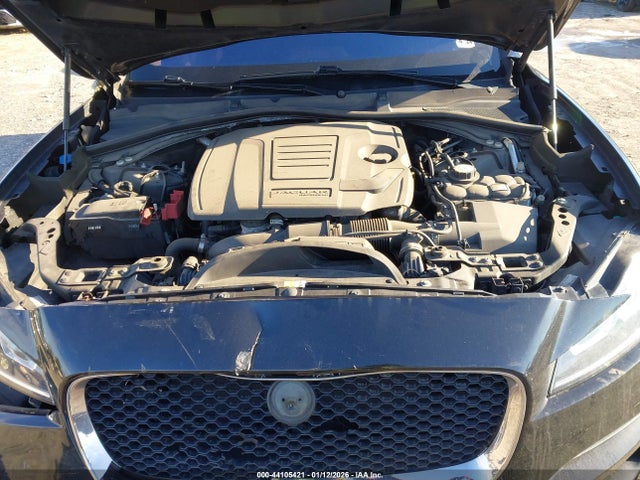 2019 JAGUAR F-PACE SADCJ2FXXKA395445 Photo 9