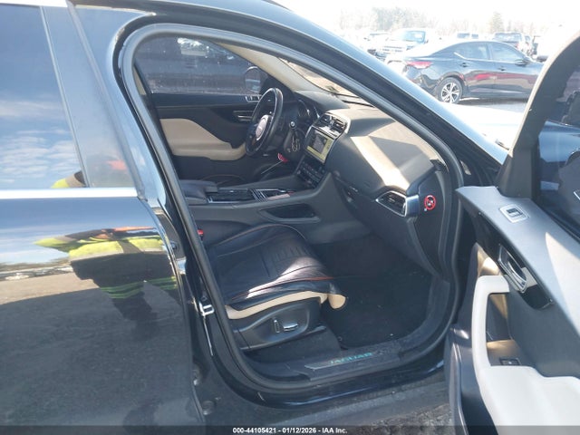 2019 JAGUAR F-PACE SADCJ2FXXKA395445 Photo 4