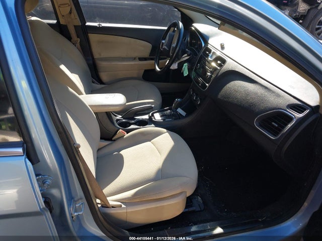 44105441 :رقم المزاد ، 1C3CCBBB0CN288158 vin ، 2012 Chrysler 200 Touring مزاد بيع