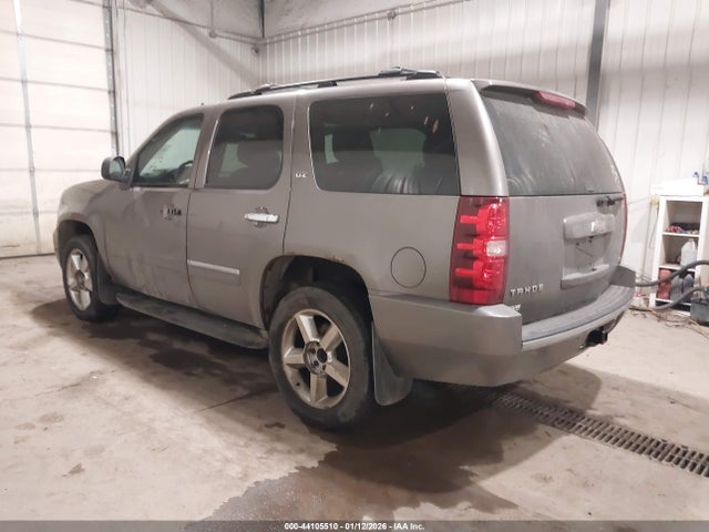 2011 CHEVROLET TAHOE 1GNSKCE03BR126503 Photo 2