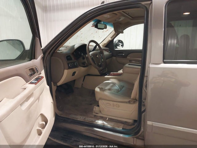 2011 CHEVROLET TAHOE 1GNSKCE03BR126503 Photo 4