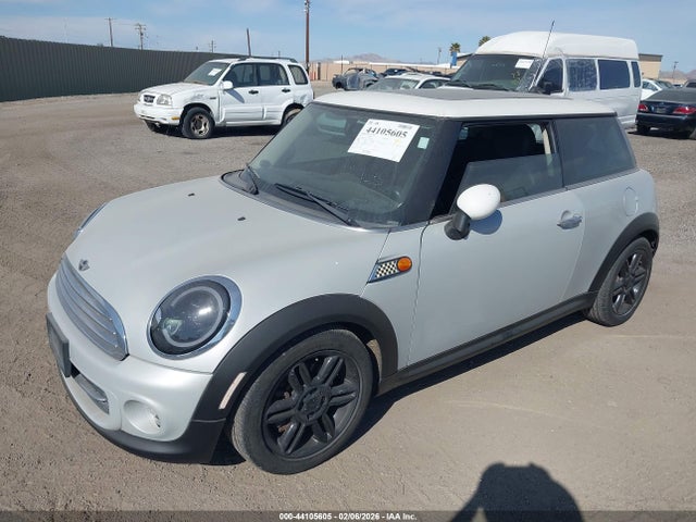 2011 MINI COOPER WMWSU3C57BT095208 Photo 1