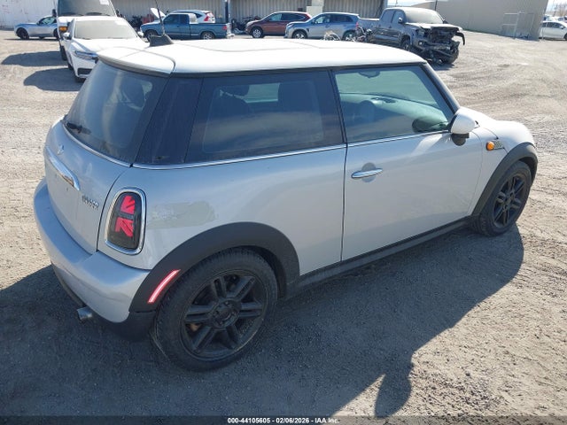 2011 MINI COOPER WMWSU3C57BT095208 Photo 3