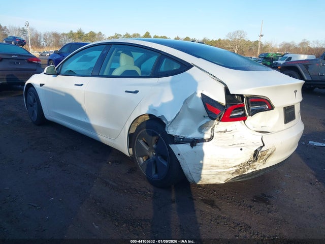 2021 TESLA MODEL 3 5YJ3E1EB4MF054990 Photo 2