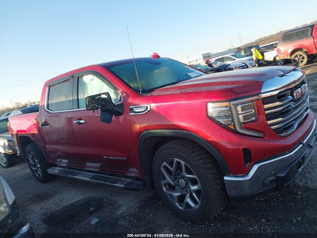 44105734 :رقم المزاد ، 3GTUUDED8NG618565 vin ، 2022 Gmc Sierra 1500 4wd  Short Box Slt مزاد بيع