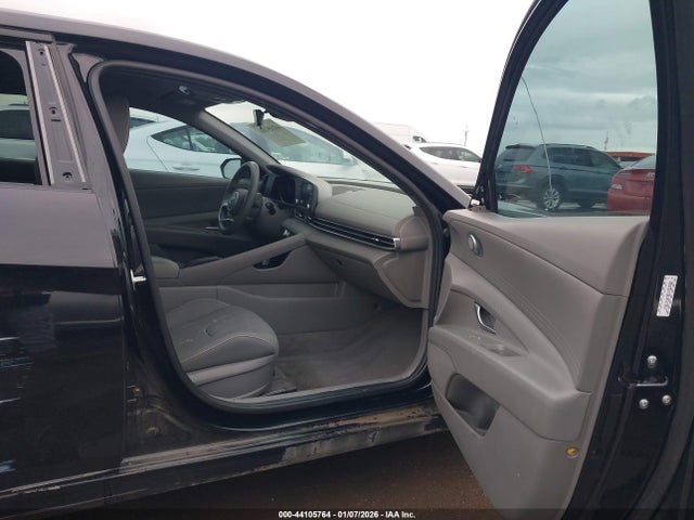 KMHLM4AG0PU458608 Hyundai ELANTRA SEL