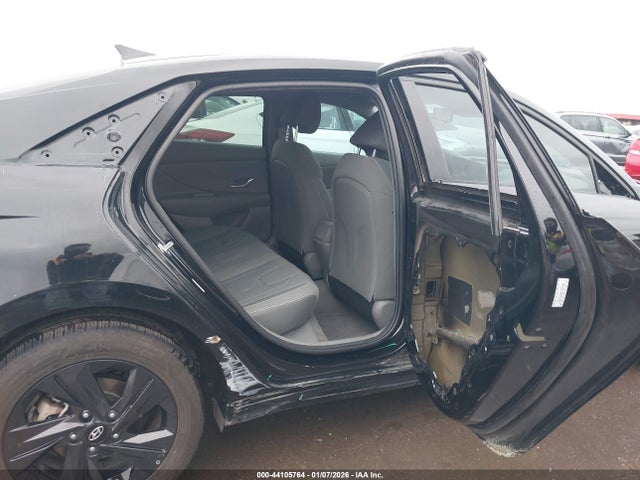 KMHLM4AG0PU458608 Hyundai ELANTRA SEL