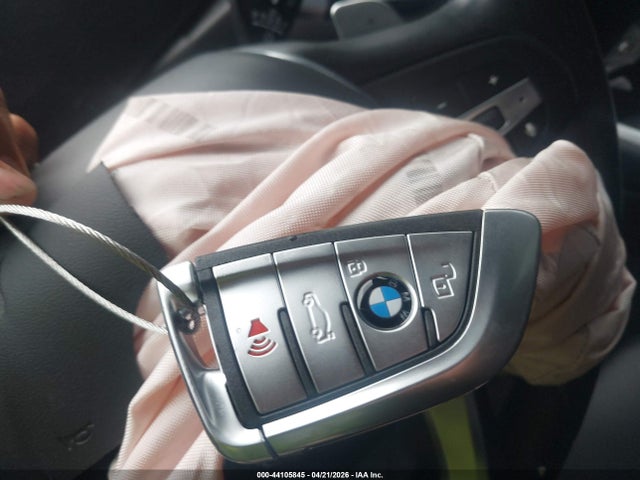 44105845 :رقم المزاد ، 3MW69FF01R8E19632 vin ، 2024 Bmw 330i مزاد بيع
