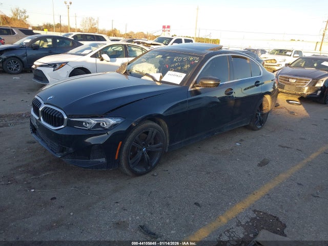 44105845 :رقم المزاد ، 3MW69FF01R8E19632 vin ، 2024 Bmw 330i مزاد بيع