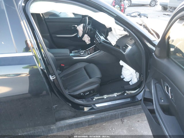 44105845 :رقم المزاد ، 3MW69FF01R8E19632 vin ، 2024 Bmw 330i مزاد بيع