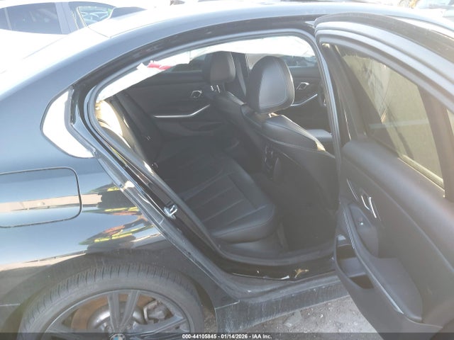 44105845 :رقم المزاد ، 3MW69FF01R8E19632 vin ، 2024 Bmw 330i مزاد بيع