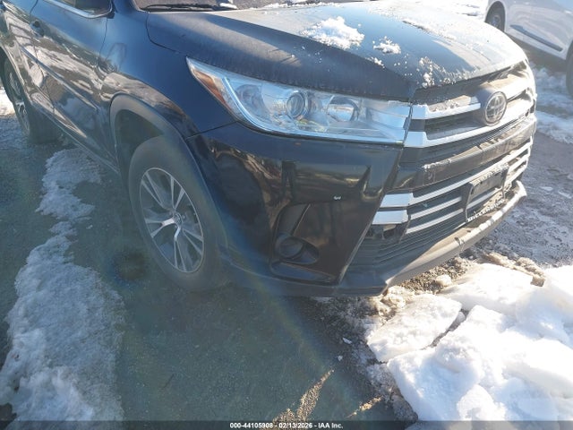 Продажа на аукционе авто 2018 Toyota Highlander Le, vin: 5TDBZRFH1JS906155, номер лота: 44105908