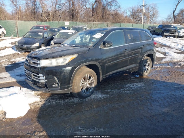 Продажа на аукционе авто 2018 Toyota Highlander Le, vin: 5TDBZRFH1JS906155, номер лота: 44105908