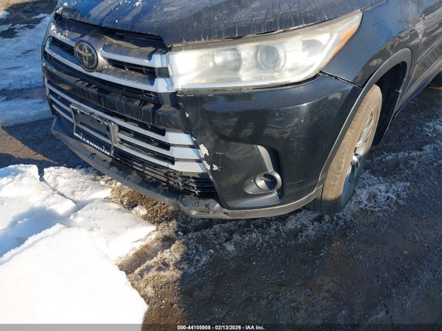 Продажа на аукционе авто 2018 Toyota Highlander Le, vin: 5TDBZRFH1JS906155, номер лота: 44105908