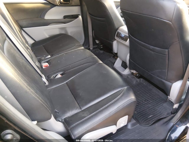 Продажа на аукционе авто 2018 Toyota Highlander Le, vin: 5TDBZRFH1JS906155, номер лота: 44105908