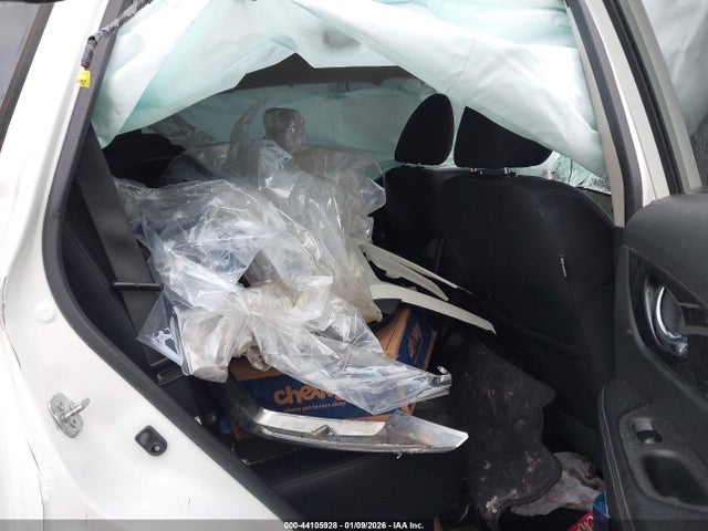 Nissan ROGUE S 2017 5N1AT2MT5HC746672 Image 8