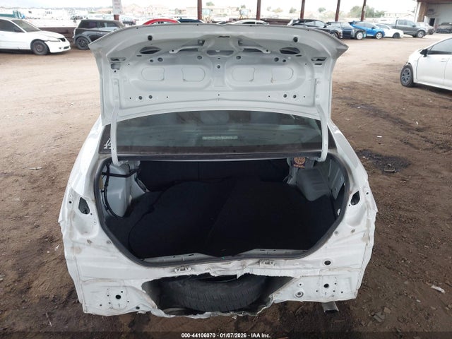2T1BURHE7JC080714 Toyota COROLLA LE