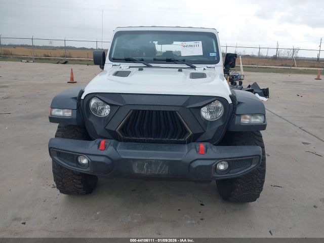 1C4HJXFG4JW136126 Jeep Wrangler Unlimited Rubicon 4x4