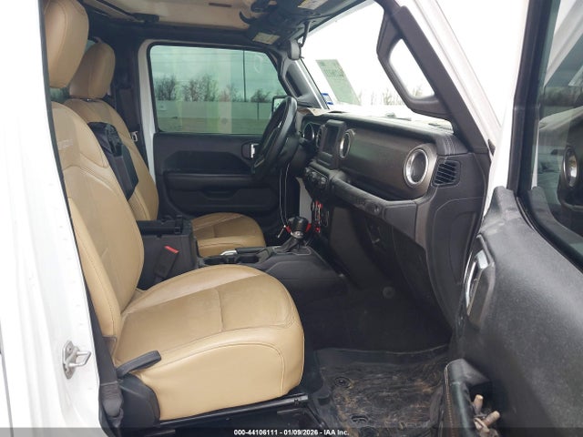 1C4HJXFG4JW136126 Jeep Wrangler Unlimited Rubicon 4x4