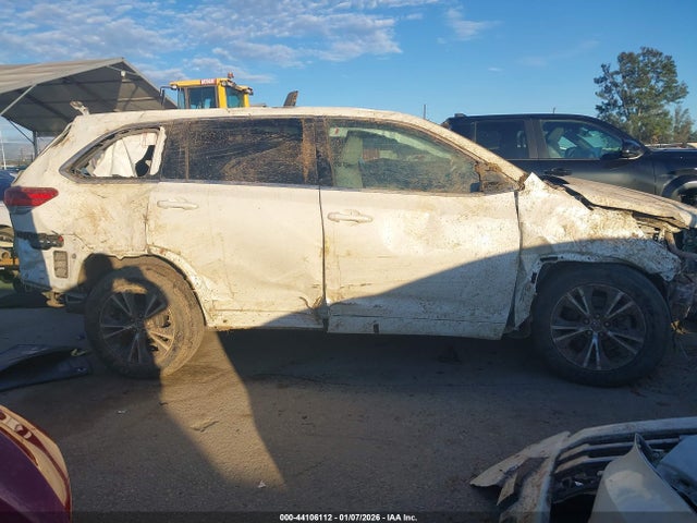 5TDZARFH1JS036851 Toyota Highlander Le
