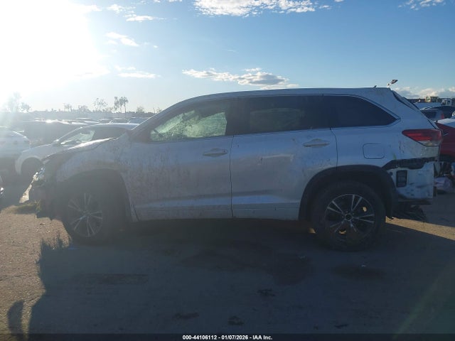 5TDZARFH1JS036851 Toyota Highlander Le