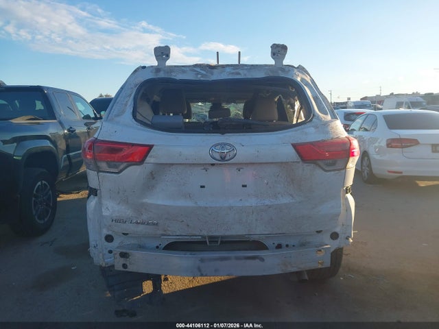 5TDZARFH1JS036851 Toyota Highlander Le