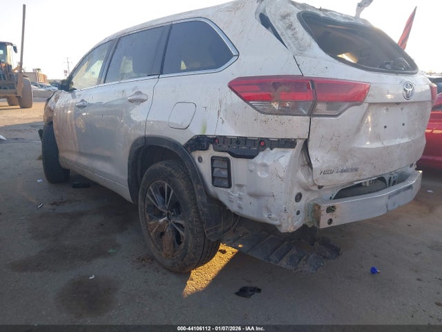 5TDZARFH1JS036851 Toyota Highlander Le
