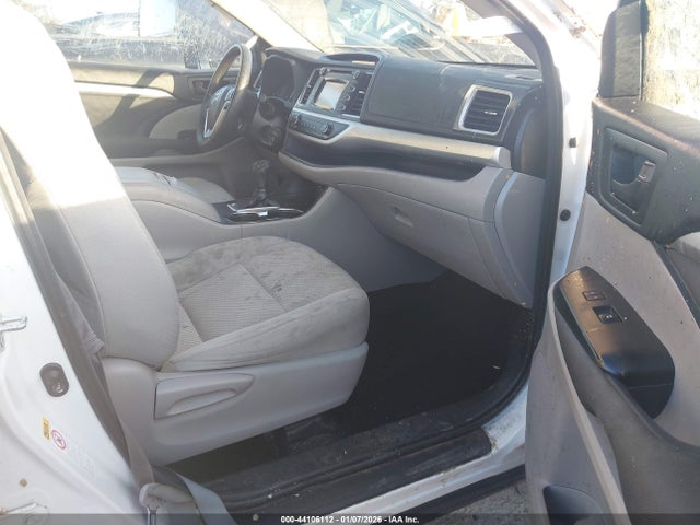 5TDZARFH1JS036851 Toyota Highlander Le