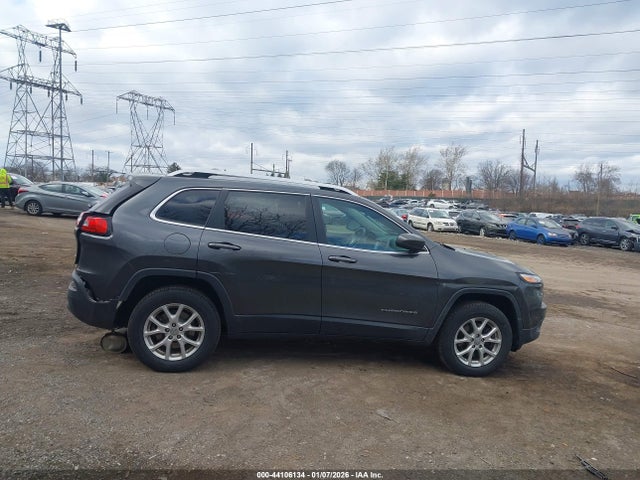 1C4PJMCB9FW640875 Jeep Cherokee Latitude