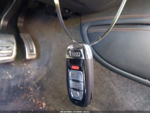 Продажа на аукционе авто 2015 Audi S8 4.0t, vin: WAUK2AFD9FN008271, номер лота: 44106259