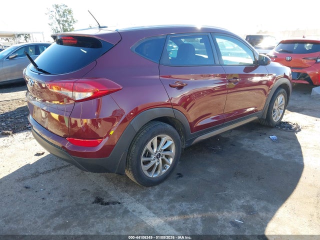 KM8J33A45GU235961 Hyundai TUCSON SE