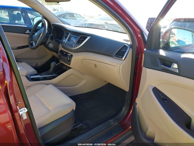KM8J33A45GU235961 Hyundai TUCSON SE