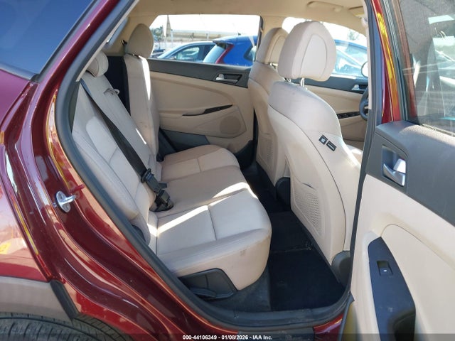 KM8J33A45GU235961 Hyundai TUCSON SE