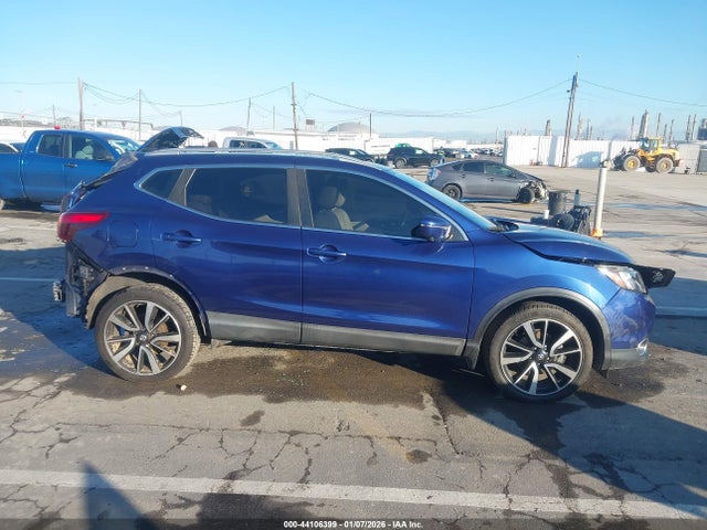 JN1BJ1CP1JW194124 Nissan Rogue Sport Sl