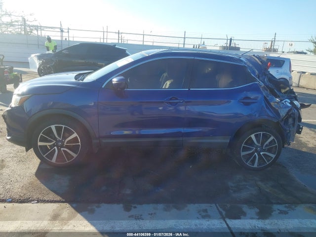 JN1BJ1CP1JW194124 Nissan Rogue Sport Sl