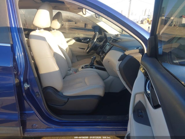 JN1BJ1CP1JW194124 Nissan Rogue Sport Sl