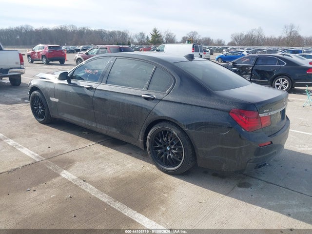 2013 BMW 740LI WBAYF4C51DD127318 Photo 2