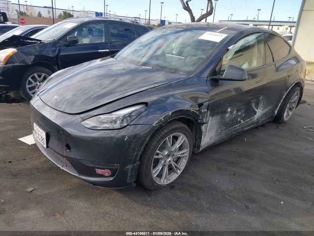 2024 TESLA MODEL Y 7SAYGDEE2RA250834 Photo 1