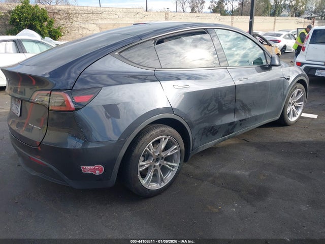 2024 TESLA MODEL Y 7SAYGDEE2RA250834 Photo 3