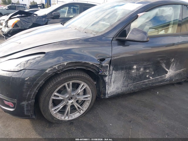 2024 TESLA MODEL Y 7SAYGDEE2RA250834 Photo 5