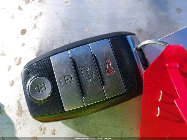 KNDJX3AA8J7589977 KIA Soul !