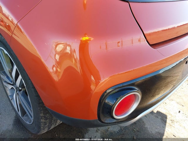 KNDJX3AA8J7589977 KIA Soul !