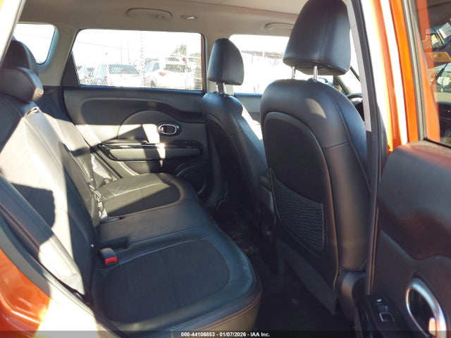 KNDJX3AA8J7589977 KIA Soul !