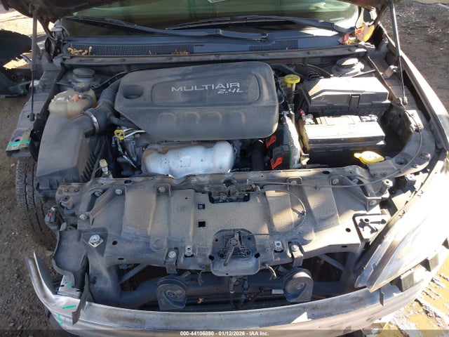 44106890 :رقم المزاد ، 1C3CCCAB3FN741880 vin ، 2015 Chrysler 200 Limited مزاد بيع