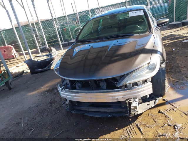 44106890 :رقم المزاد ، 1C3CCCAB3FN741880 vin ، 2015 Chrysler 200 Limited مزاد بيع