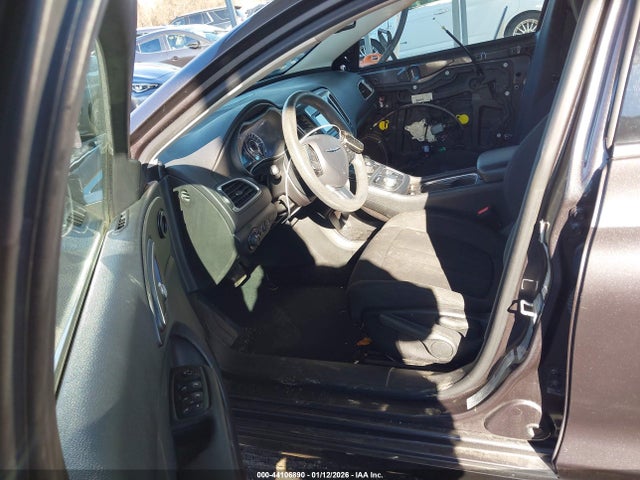 44106890 :رقم المزاد ، 1C3CCCAB3FN741880 vin ، 2015 Chrysler 200 Limited مزاد بيع