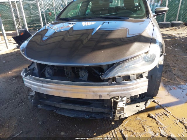 44106890 :رقم المزاد ، 1C3CCCAB3FN741880 vin ، 2015 Chrysler 200 Limited مزاد بيع